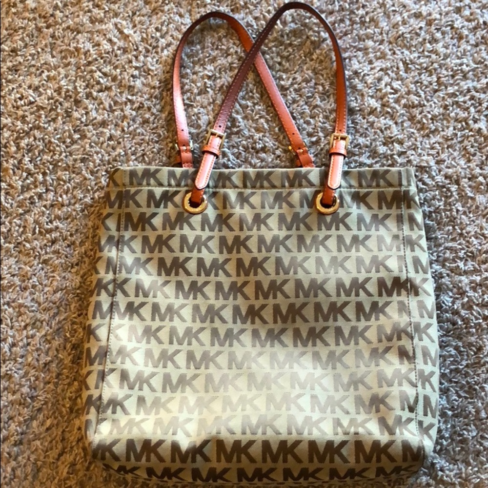 Micheal kors Tote in GUC